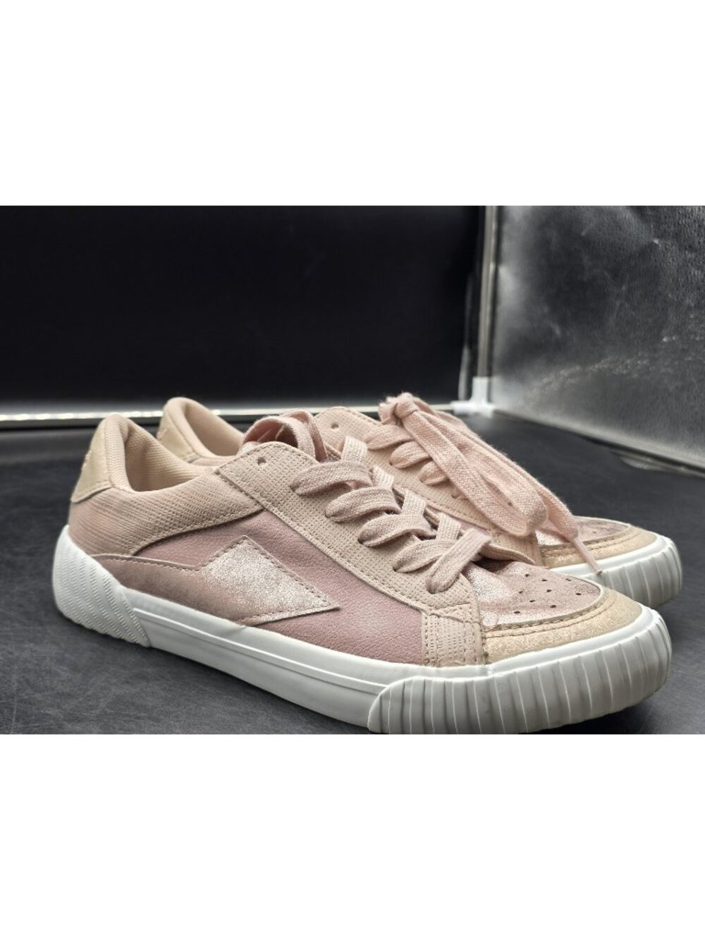 Blowfish Malibu Shoes Womens Size 9 Pink Willa Canvas Low Top Walking Sneakers